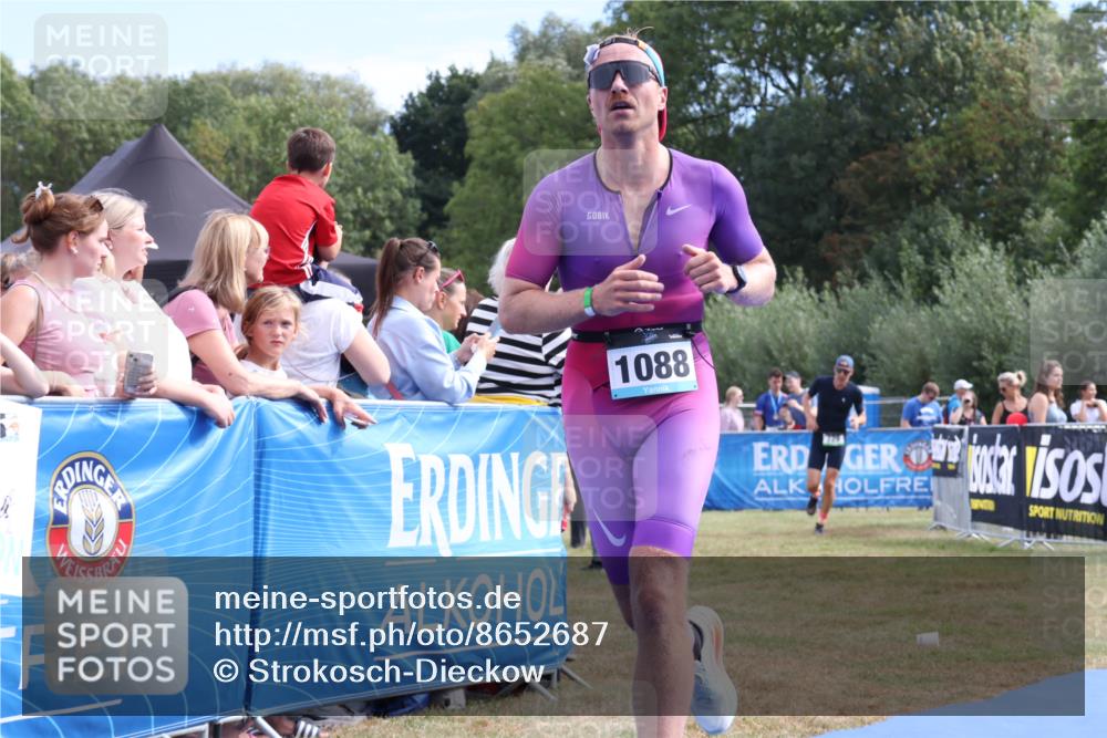 31.08.2025 - Elbe Triathlon Hamburg Strokosch-Dieckow http://msf.ph/oto/8652687 31.08.2025 11:14:31 Ziel 729, 1063, 1088 meine-sportfotos.de