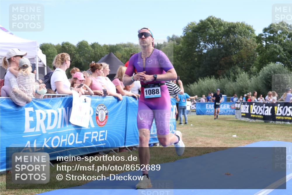 31.08.2025 - Elbe Triathlon Hamburg Strokosch-Dieckow http://msf.ph/oto/8652689 31.08.2025 11:14:31 Ziel 729, 1063, 1088 meine-sportfotos.de