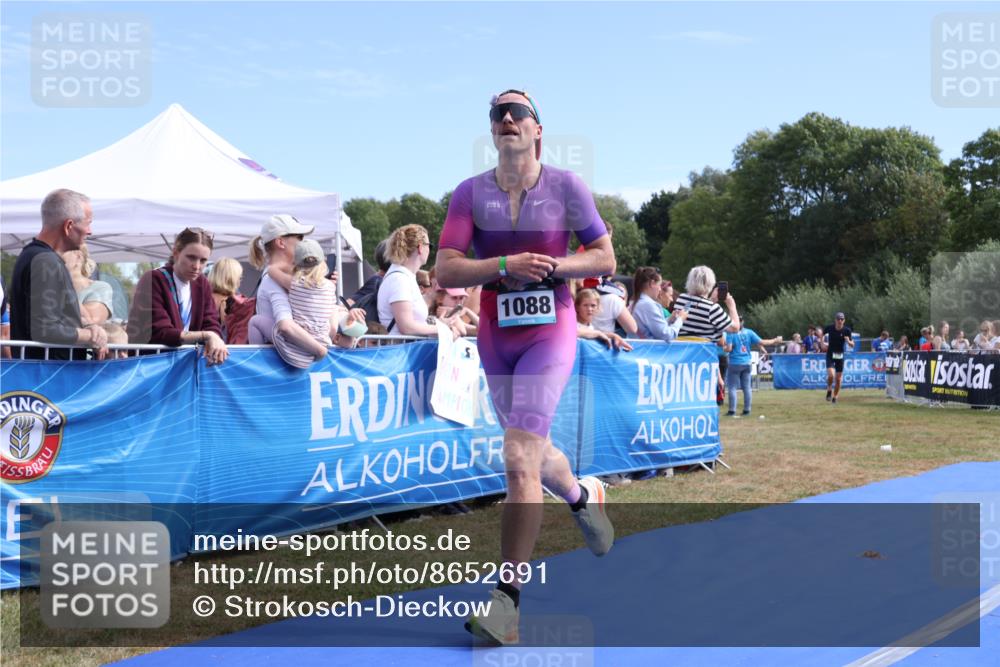 31.08.2025 - Elbe Triathlon Hamburg Strokosch-Dieckow http://msf.ph/oto/8652691 31.08.2025 11:14:31 Ziel 729, 1063, 1088 meine-sportfotos.de