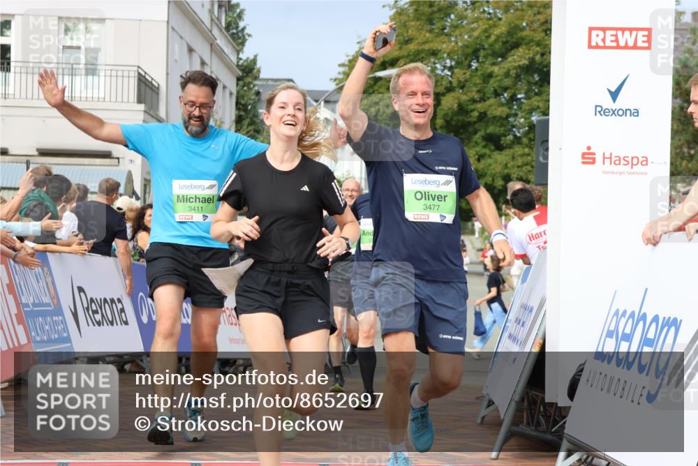 31.08.2025 - 21. Blankeneser Heldenlauf Strokosch-Dieckow http://msf.ph/oto/8652697 31.08.2025 11:09:18 Ziel 3477, 3352, 3059, 3016, 3411, 3316 meine-sportfotos.de
