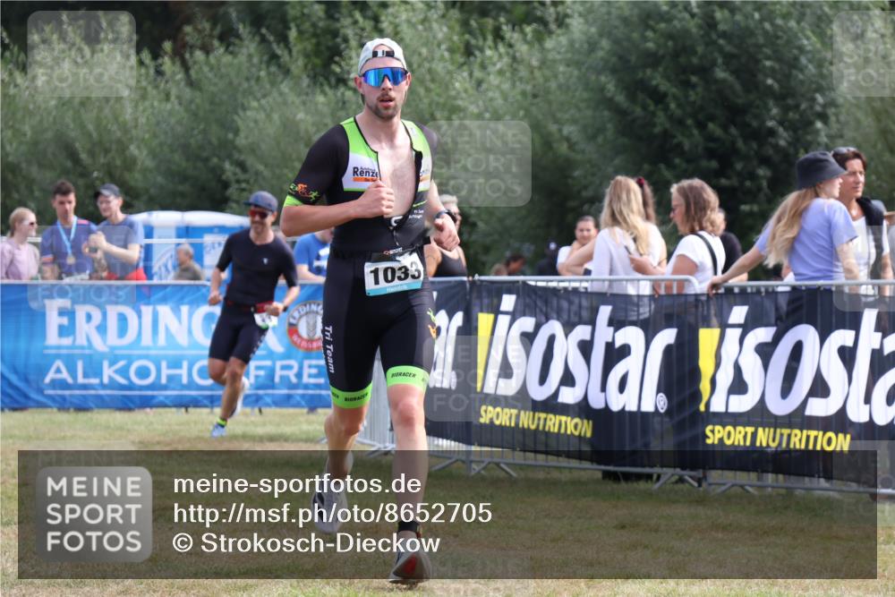 31.08.2025 - Elbe Triathlon Hamburg Strokosch-Dieckow http://msf.ph/oto/8652705 31.08.2025 11:14:40 Ziel 631, 729, 1033 meine-sportfotos.de