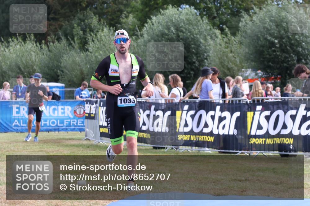 31.08.2025 - Elbe Triathlon Hamburg Strokosch-Dieckow http://msf.ph/oto/8652707 31.08.2025 11:14:41 Ziel 631, 729, 1033 meine-sportfotos.de