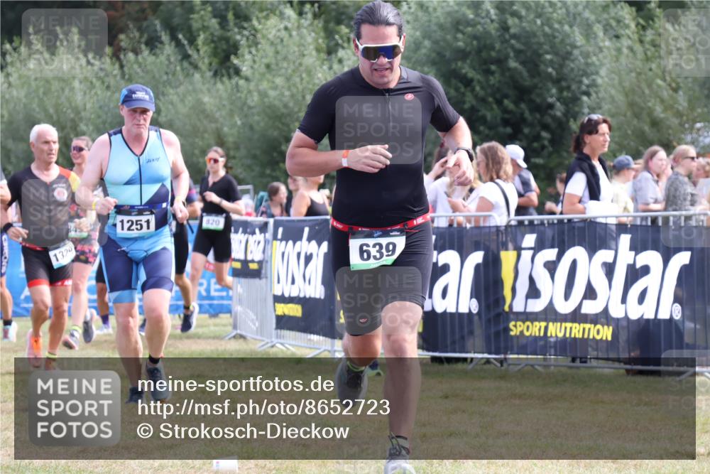 31.08.2025 - Elbe Triathlon Hamburg Strokosch-Dieckow http://msf.ph/oto/8652723 31.08.2025 11:14:49 Ziel 625, 631, 639, 953 meine-sportfotos.de
