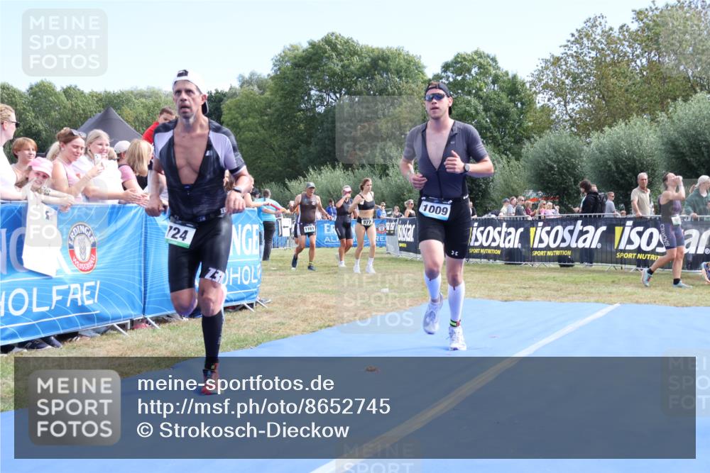 31.08.2025 - Elbe Triathlon Hamburg Strokosch-Dieckow http://msf.ph/oto/8652745 31.08.2025 11:14:59 Ziel 625, 724, 953, 1009 meine-sportfotos.de