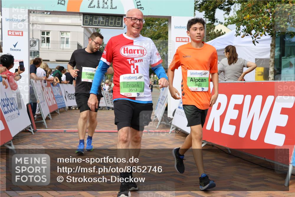 31.08.2025 - 21. Blankeneser Heldenlauf Strokosch-Dieckow http://msf.ph/oto/8652746 31.08.2025 11:09:10 Ziel 3422, 3242, 3671, 3233, 3513 meine-sportfotos.de