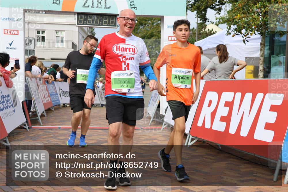 31.08.2025 - 21. Blankeneser Heldenlauf Strokosch-Dieckow http://msf.ph/oto/8652749 31.08.2025 11:09:10 Ziel 3422, 3242, 3671, 3233, 3513 meine-sportfotos.de
