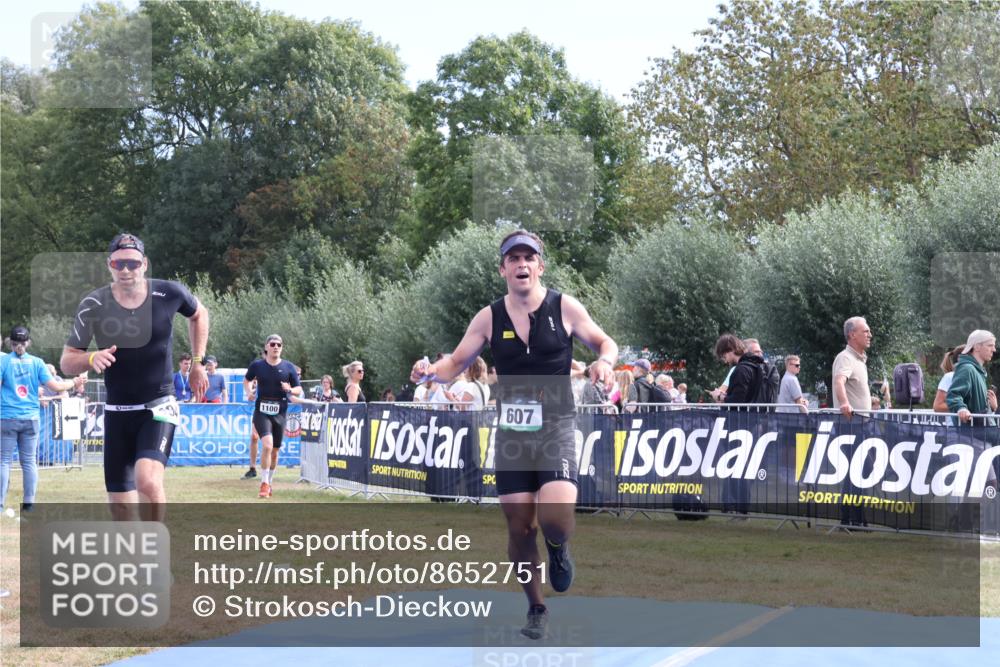 31.08.2025 - Elbe Triathlon Hamburg Strokosch-Dieckow http://msf.ph/oto/8652751 31.08.2025 11:15:12 Ziel 494, 607, 1100 meine-sportfotos.de