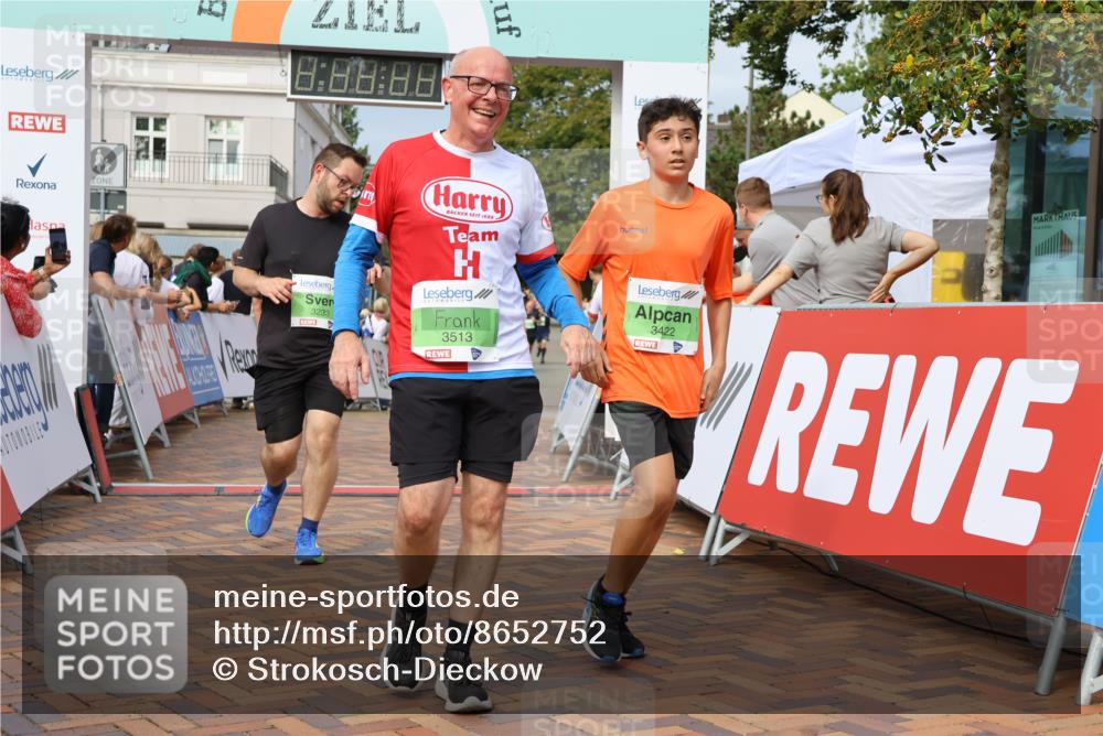 31.08.2025 - 21. Blankeneser Heldenlauf Strokosch-Dieckow http://msf.ph/oto/8652752 31.08.2025 11:09:10 Ziel 3422, 3242, 3671, 3233, 3513 meine-sportfotos.de