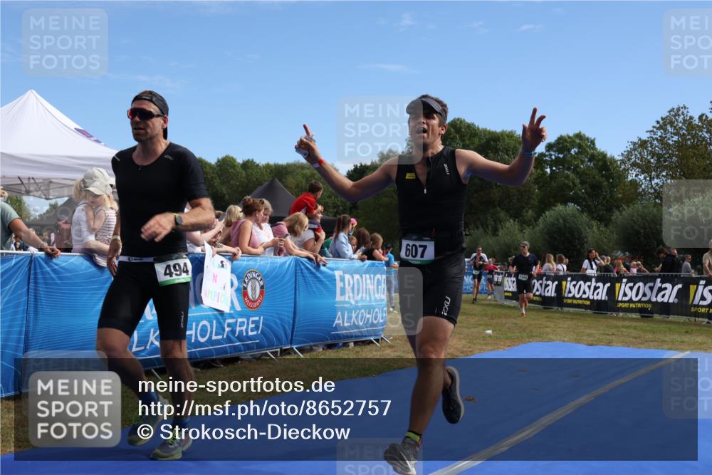 31.08.2025 - Elbe Triathlon Hamburg Strokosch-Dieckow http://msf.ph/oto/8652757 31.08.2025 11:15:13 Ziel 494, 607, 1100 meine-sportfotos.de