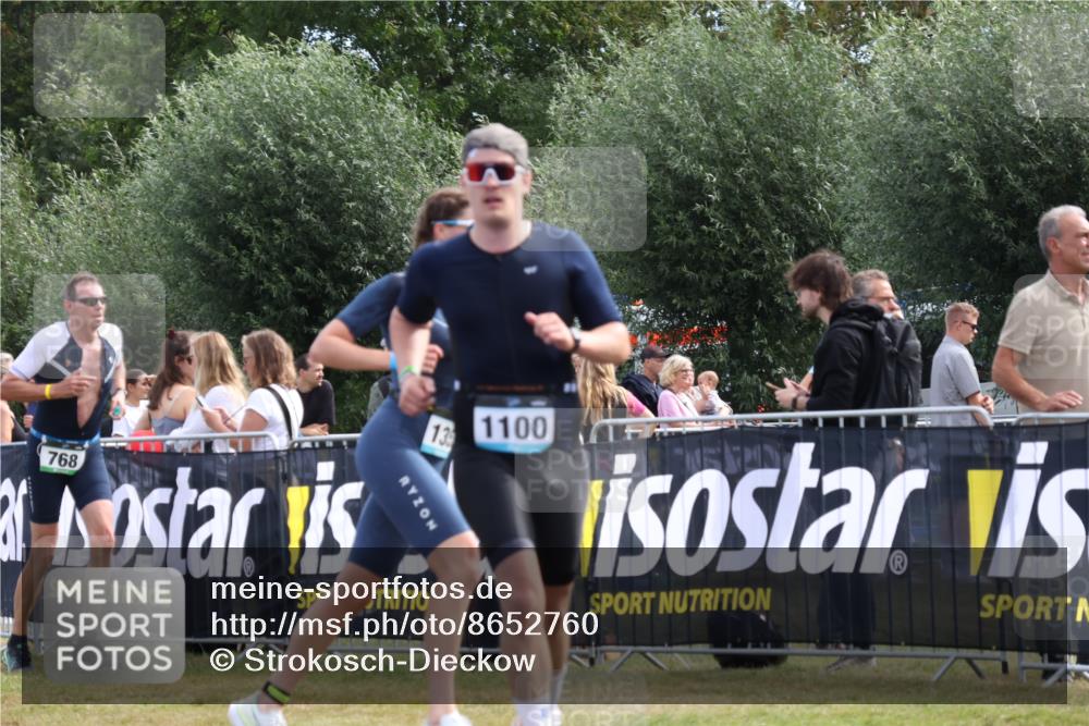 31.08.2025 - Elbe Triathlon Hamburg Strokosch-Dieckow http://msf.ph/oto/8652760 31.08.2025 11:15:15 Ziel 494, 607, 1100 meine-sportfotos.de