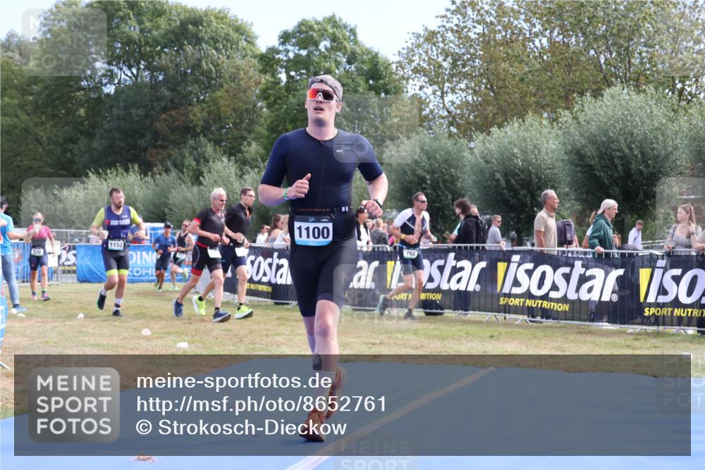 31.08.2025 - Elbe Triathlon Hamburg Strokosch-Dieckow http://msf.ph/oto/8652761 31.08.2025 11:15:17 Ziel 494, 607, 737, 1100 meine-sportfotos.de