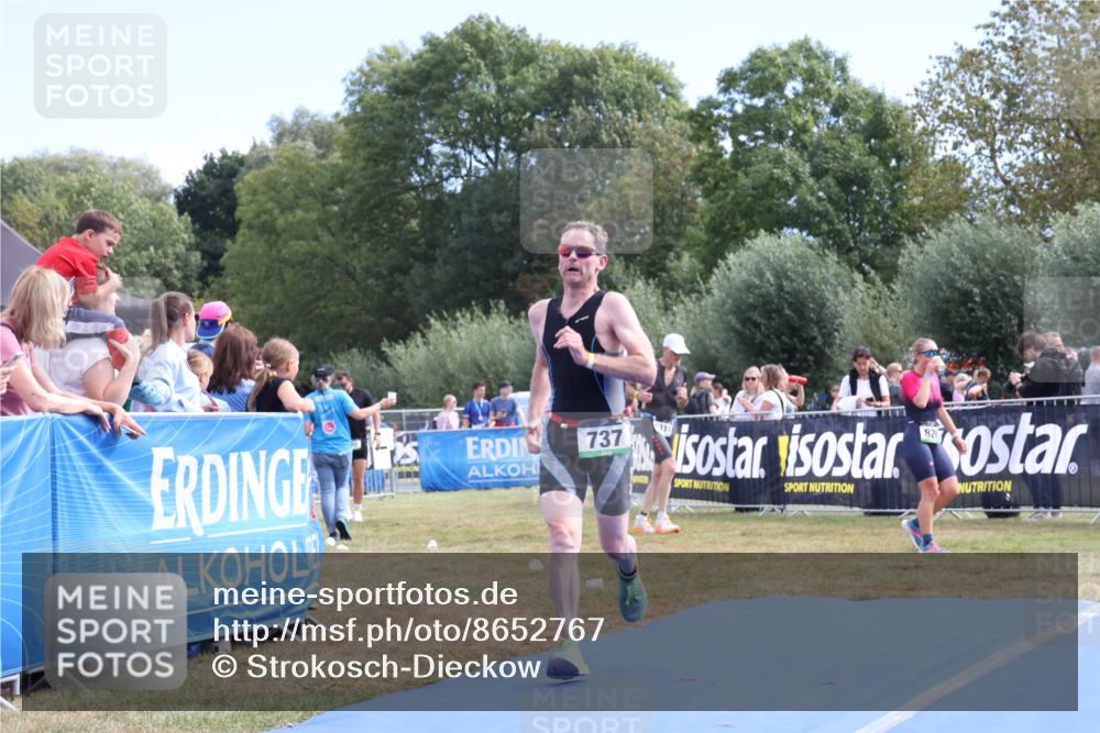31.08.2025 - Elbe Triathlon Hamburg Strokosch-Dieckow http://msf.ph/oto/8652767 31.08.2025 11:15:24 Ziel 737 meine-sportfotos.de