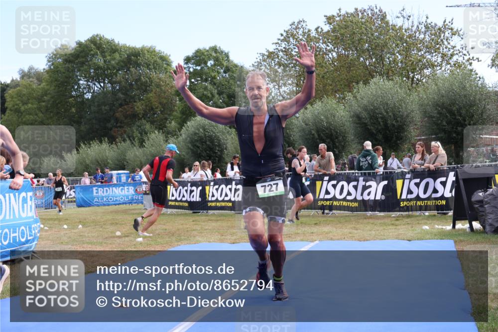 31.08.2025 - Elbe Triathlon Hamburg Strokosch-Dieckow http://msf.ph/oto/8652794 31.08.2025 11:15:42 Ziel 478, 727, 759, 1016 meine-sportfotos.de