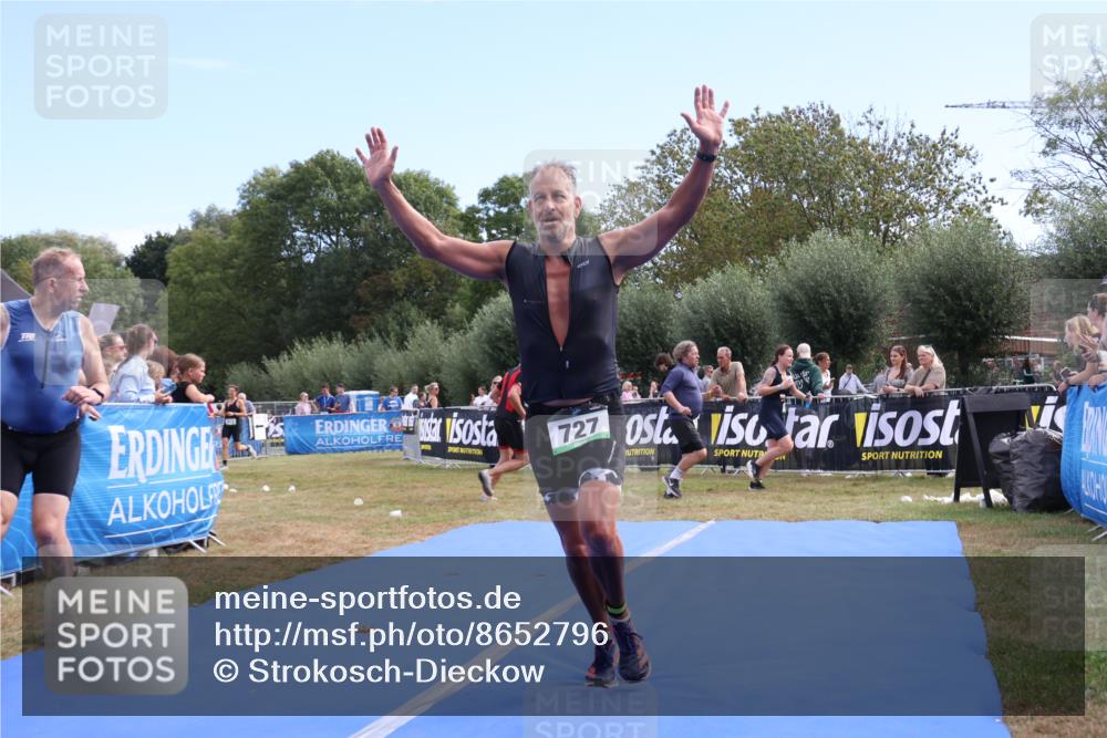 31.08.2025 - Elbe Triathlon Hamburg Strokosch-Dieckow http://msf.ph/oto/8652796 31.08.2025 11:15:43 Ziel 478, 727, 759, 1016 meine-sportfotos.de