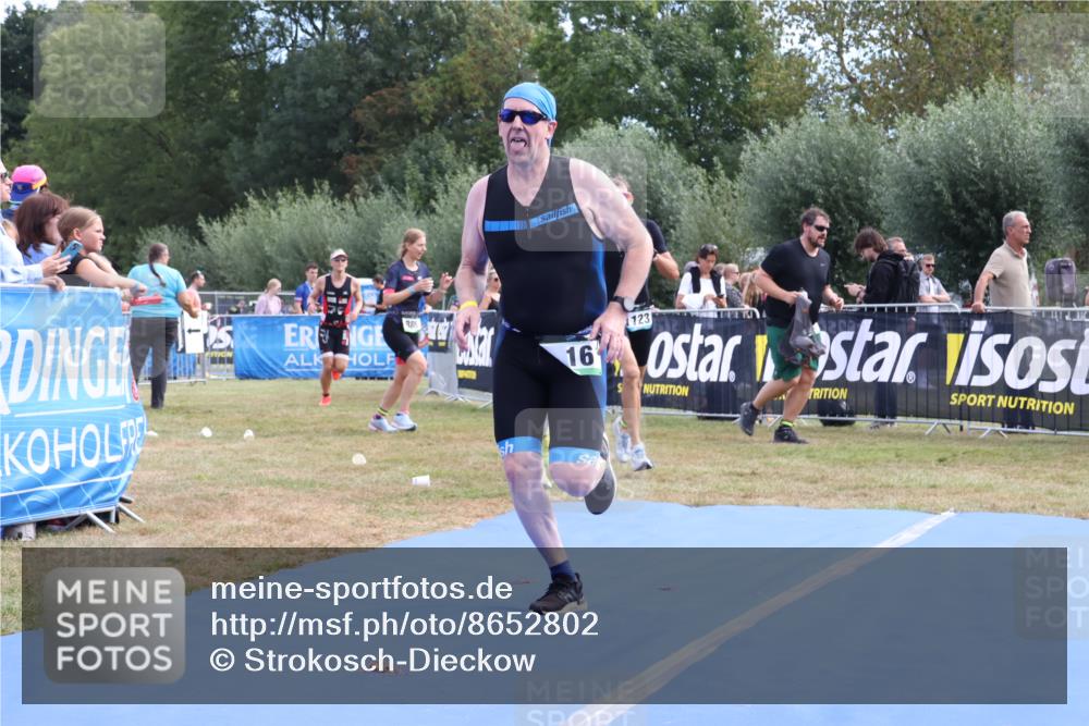 31.08.2025 - Elbe Triathlon Hamburg Strokosch-Dieckow http://msf.ph/oto/8652802 31.08.2025 11:15:59 Ziel 716, 1123, 1180 meine-sportfotos.de
