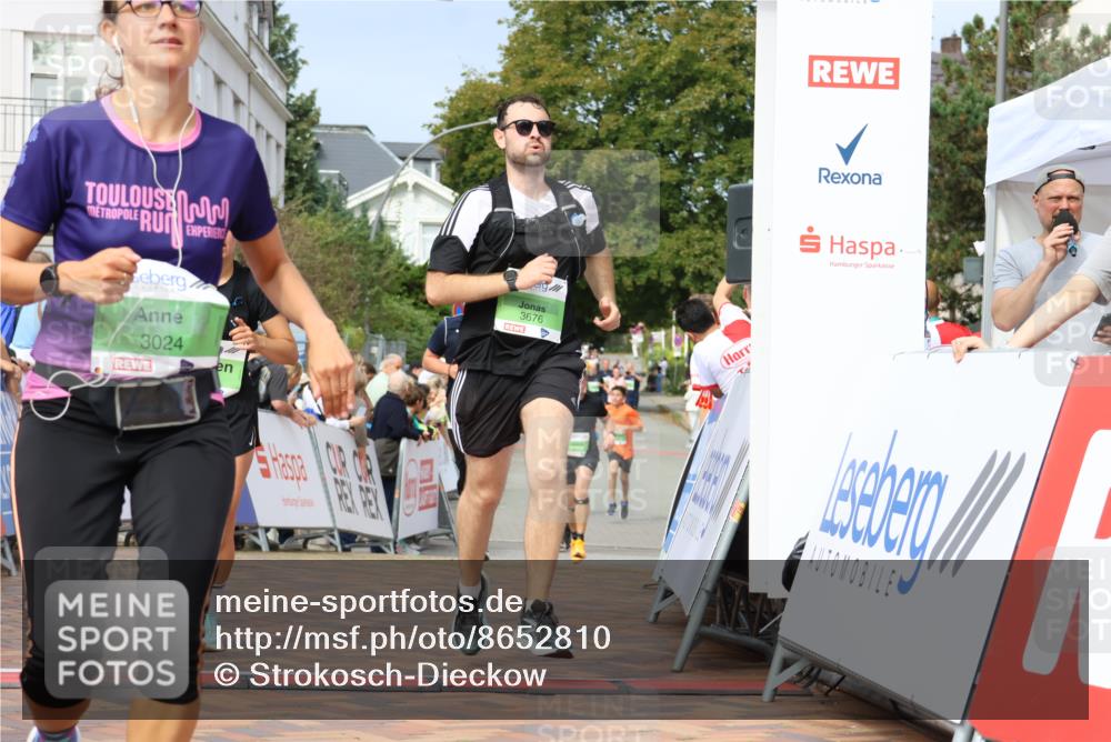 31.08.2025 - 21. Blankeneser Heldenlauf Strokosch-Dieckow http://msf.ph/oto/8652810 31.08.2025 11:09:01 Ziel 3393, 3676, 3024, 3282, 3242, 3671, 3629, 3630, 3417, 3098, 3097 meine-sportfotos.de