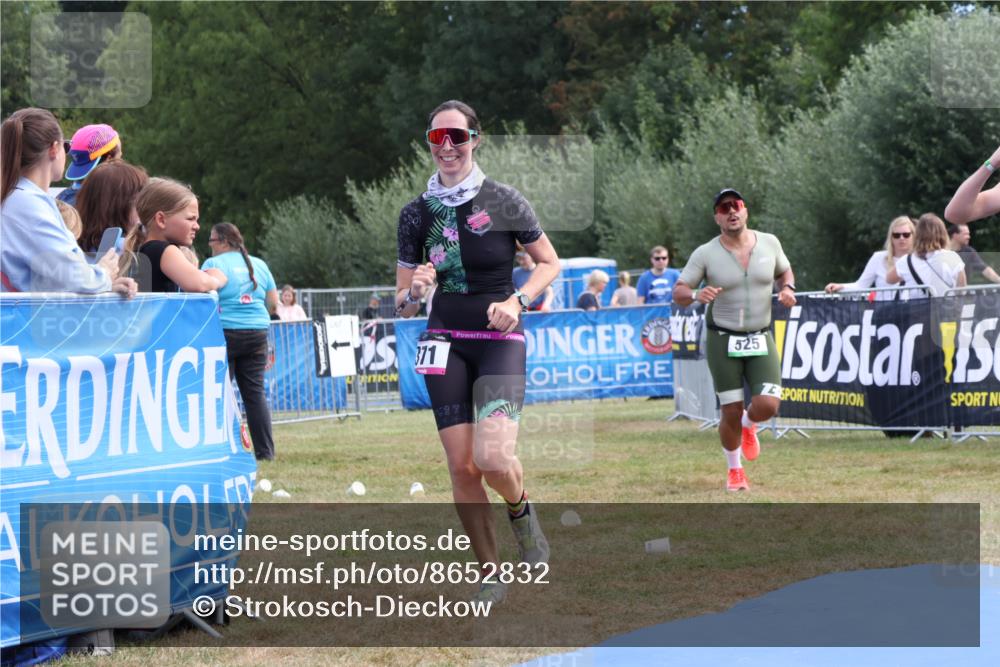31.08.2025 - Elbe Triathlon Hamburg Strokosch-Dieckow http://msf.ph/oto/8652832 31.08.2025 11:16:27 Ziel 371, 390, 525 meine-sportfotos.de