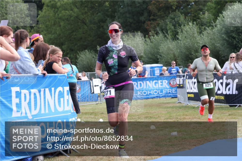 31.08.2025 - Elbe Triathlon Hamburg Strokosch-Dieckow http://msf.ph/oto/8652834 31.08.2025 11:16:27 Ziel 371, 390, 525 meine-sportfotos.de
