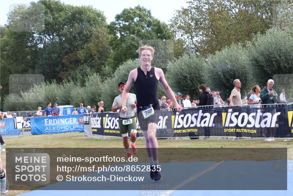 31.08.2025 - Elbe Triathlon Hamburg Strokosch-Dieckow http://msf.ph/oto/8652835 31.08.2025 11:16:28 Ziel 371, 390, 525 meine-sportfotos.de