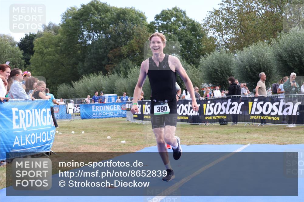 31.08.2025 - Elbe Triathlon Hamburg Strokosch-Dieckow http://msf.ph/oto/8652839 31.08.2025 11:16:29 Ziel 371, 390, 391, 525 meine-sportfotos.de