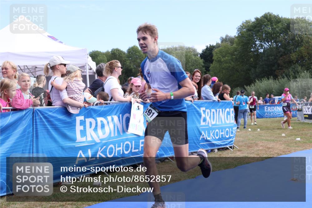 31.08.2025 - Elbe Triathlon Hamburg Strokosch-Dieckow http://msf.ph/oto/8652857 31.08.2025 11:16:39 Ziel 391 meine-sportfotos.de