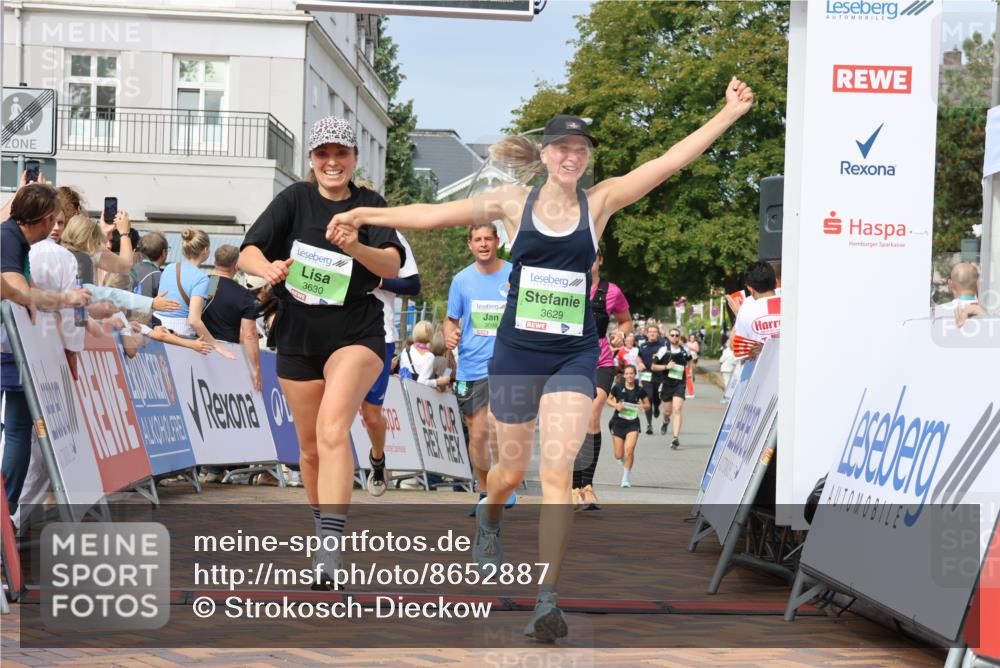 31.08.2025 - 21. Blankeneser Heldenlauf Strokosch-Dieckow http://msf.ph/oto/8652887 31.08.2025 11:08:55 Ziel 3393, 3159, 3081, 3079, 3629, 3630, 3417, 3098, 3097 meine-sportfotos.de