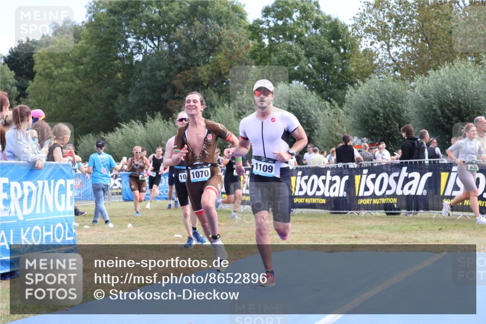 31.08.2025 - Elbe Triathlon Hamburg Strokosch-Dieckow http://msf.ph/oto/8652896 31.08.2025 11:17:38 Ziel 421, 652, 725, 978, 979, 987, 1042, 1070, 1109, 1160 meine-sportfotos.de