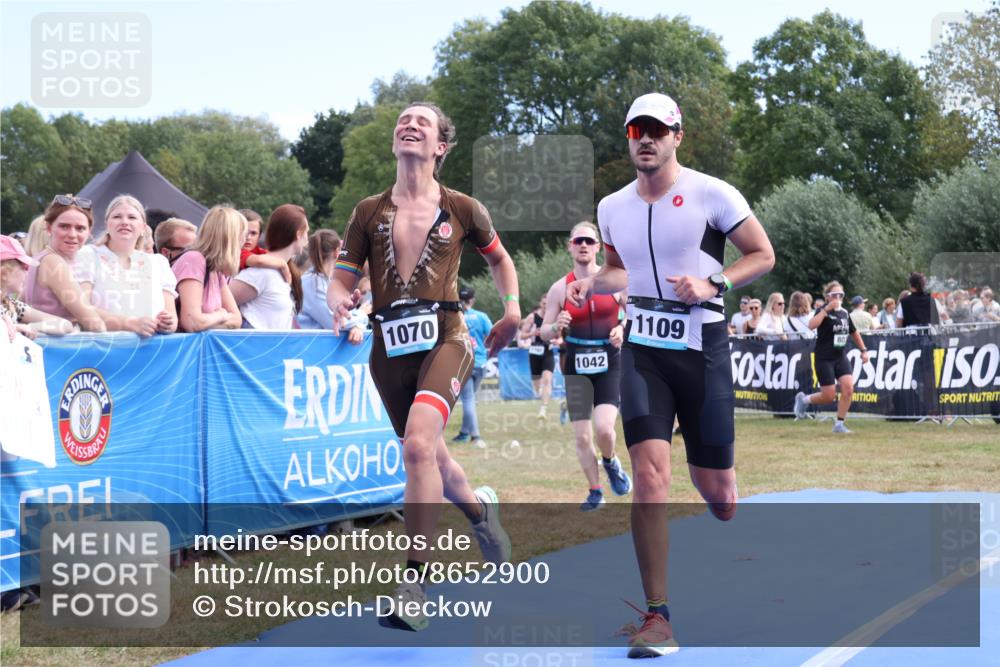 31.08.2025 - Elbe Triathlon Hamburg Strokosch-Dieckow http://msf.ph/oto/8652900 31.08.2025 11:17:38 Ziel 421, 652, 725, 978, 979, 987, 1042, 1070, 1109, 1160 meine-sportfotos.de
