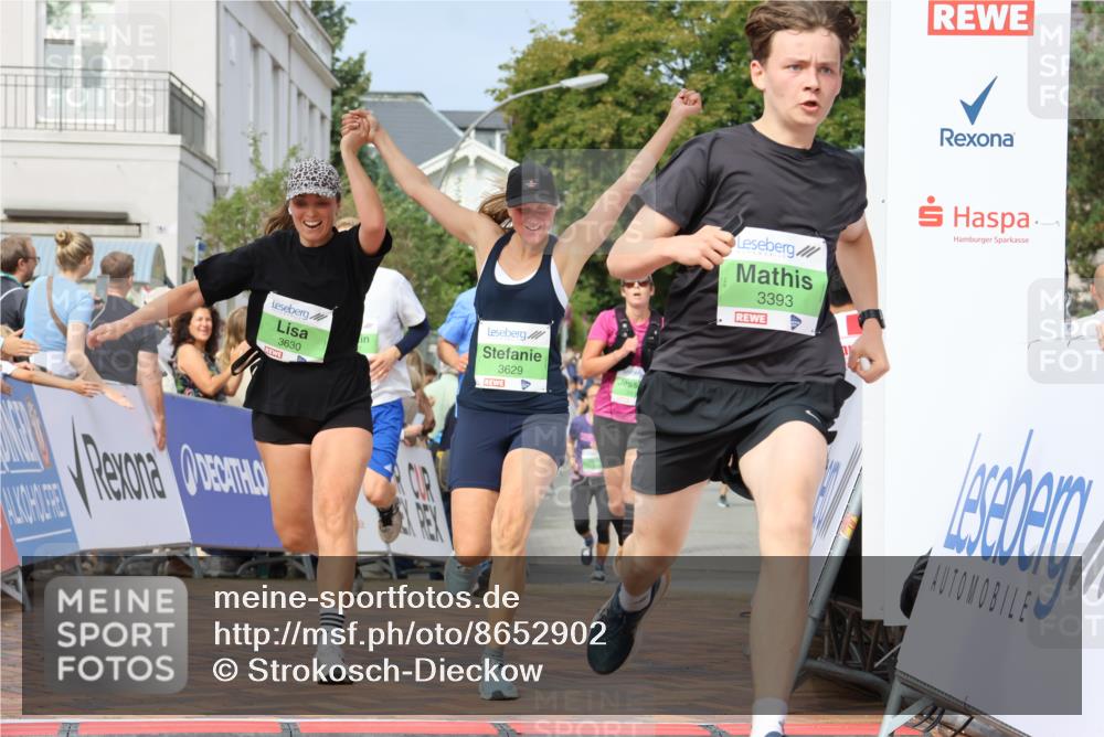 31.08.2025 - 21. Blankeneser Heldenlauf Strokosch-Dieckow http://msf.ph/oto/8652902 31.08.2025 11:08:54 Ziel 3393, 3159, 3081, 3079, 3629, 3630, 3417, 3098, 3097 meine-sportfotos.de