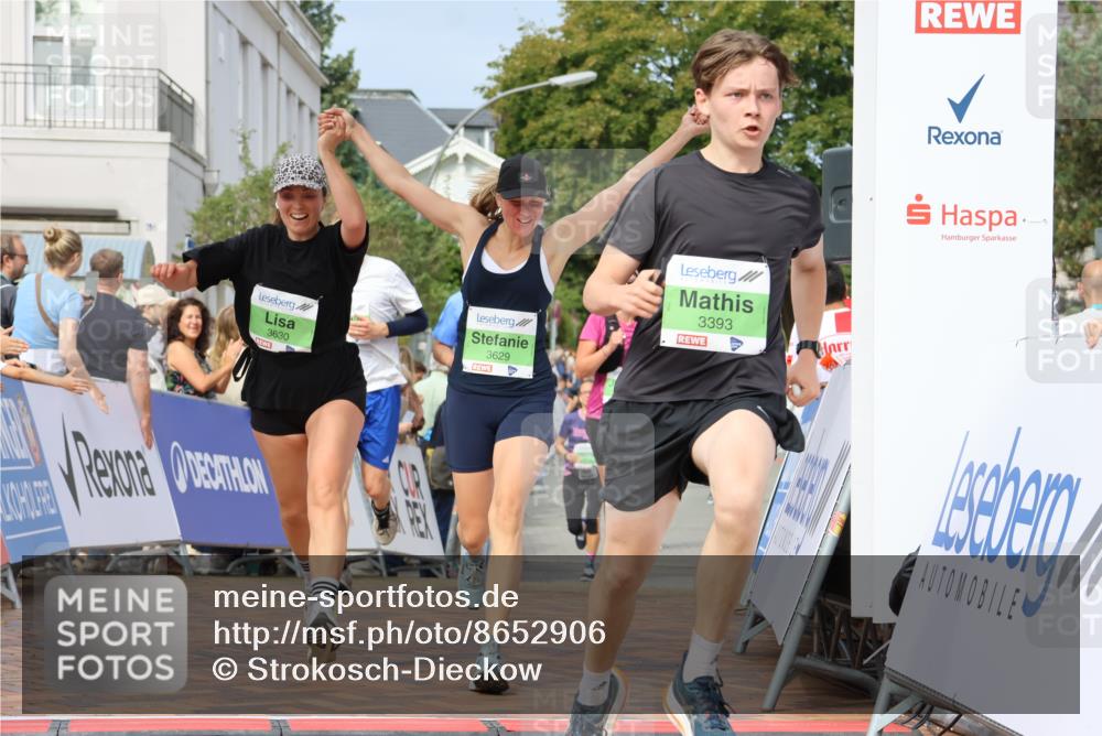 31.08.2025 - 21. Blankeneser Heldenlauf Strokosch-Dieckow http://msf.ph/oto/8652906 31.08.2025 11:08:54 Ziel 3393, 3159, 3081, 3079, 3629, 3630, 3417, 3098, 3097 meine-sportfotos.de