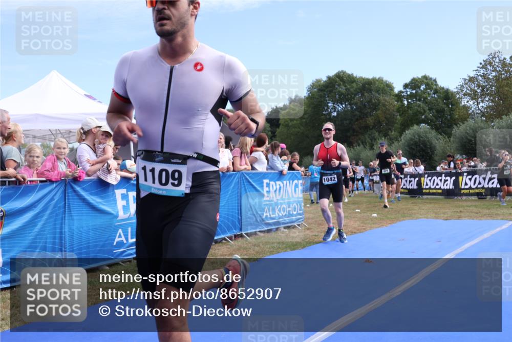 31.08.2025 - Elbe Triathlon Hamburg Strokosch-Dieckow http://msf.ph/oto/8652907 31.08.2025 11:17:40 Ziel 421, 652, 725, 937, 978, 979, 987, 1042, 1070, 1109, 1160 meine-sportfotos.de