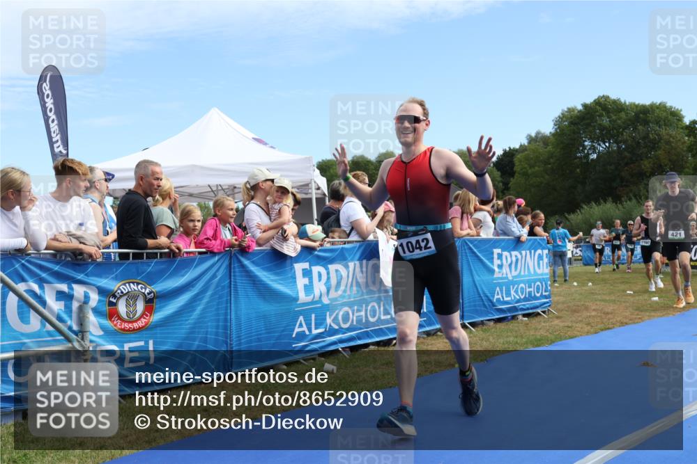 31.08.2025 - Elbe Triathlon Hamburg Strokosch-Dieckow http://msf.ph/oto/8652909 31.08.2025 11:17:41 Ziel 421, 725, 937, 978, 979, 987, 1041, 1042, 1070, 1109, 1160 meine-sportfotos.de