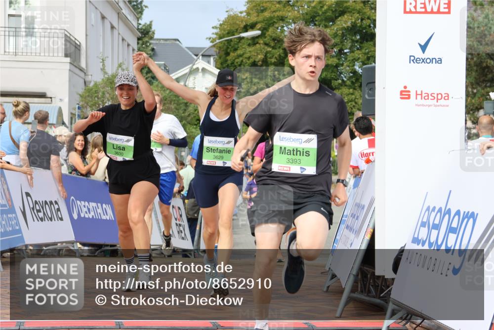 31.08.2025 - 21. Blankeneser Heldenlauf Strokosch-Dieckow http://msf.ph/oto/8652910 31.08.2025 11:08:54 Ziel 3393, 3159, 3081, 3079, 3629, 3630, 3417, 3098, 3097 meine-sportfotos.de