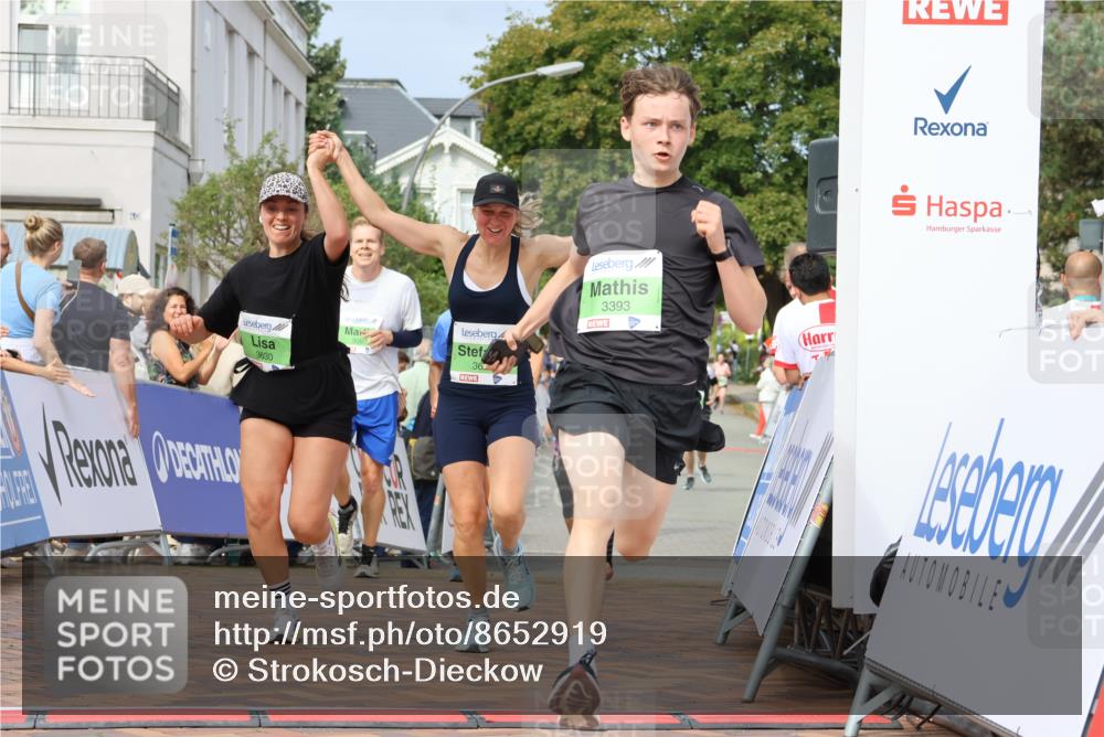 31.08.2025 - 21. Blankeneser Heldenlauf Strokosch-Dieckow http://msf.ph/oto/8652919 31.08.2025 11:08:54 Ziel 3393, 3159, 3081, 3079, 3629, 3630, 3417, 3098, 3097 meine-sportfotos.de