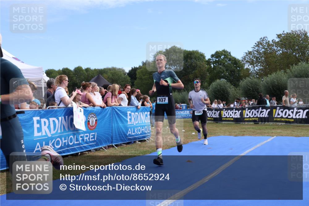 31.08.2025 - Elbe Triathlon Hamburg Strokosch-Dieckow http://msf.ph/oto/8652924 31.08.2025 11:17:48 Ziel 421, 937, 978, 979, 1041, 1160 meine-sportfotos.de