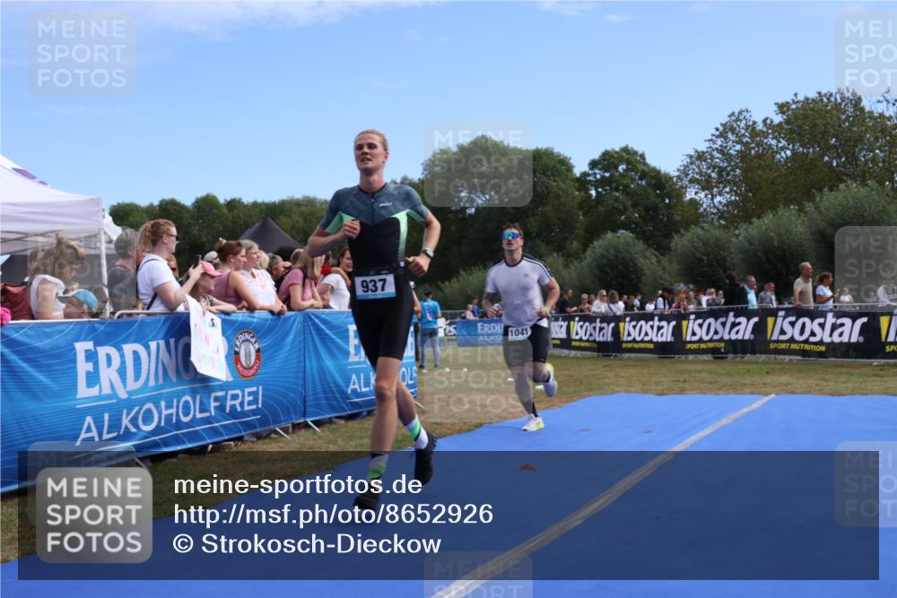 31.08.2025 - Elbe Triathlon Hamburg Strokosch-Dieckow http://msf.ph/oto/8652926 31.08.2025 11:17:48 Ziel 421, 937, 978, 979, 1041, 1160 meine-sportfotos.de