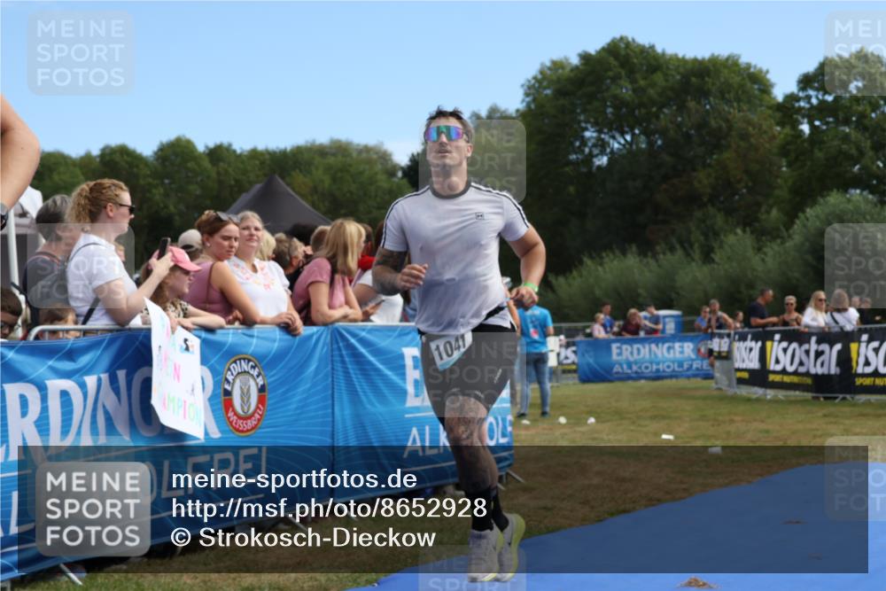 31.08.2025 - Elbe Triathlon Hamburg Strokosch-Dieckow http://msf.ph/oto/8652928 31.08.2025 11:17:49 Ziel 937, 978, 979, 1041 meine-sportfotos.de