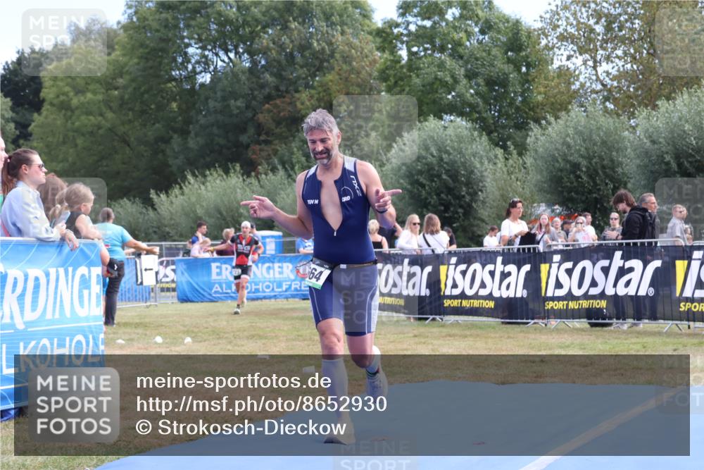 31.08.2025 - Elbe Triathlon Hamburg Strokosch-Dieckow http://msf.ph/oto/8652930 31.08.2025 11:17:58 Ziel 664, 723 meine-sportfotos.de