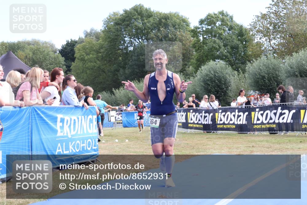 31.08.2025 - Elbe Triathlon Hamburg Strokosch-Dieckow http://msf.ph/oto/8652931 31.08.2025 11:17:58 Ziel 664, 723 meine-sportfotos.de