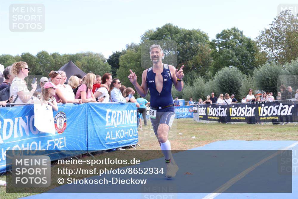 31.08.2025 - Elbe Triathlon Hamburg Strokosch-Dieckow http://msf.ph/oto/8652934 31.08.2025 11:17:59 Ziel 664, 723 meine-sportfotos.de