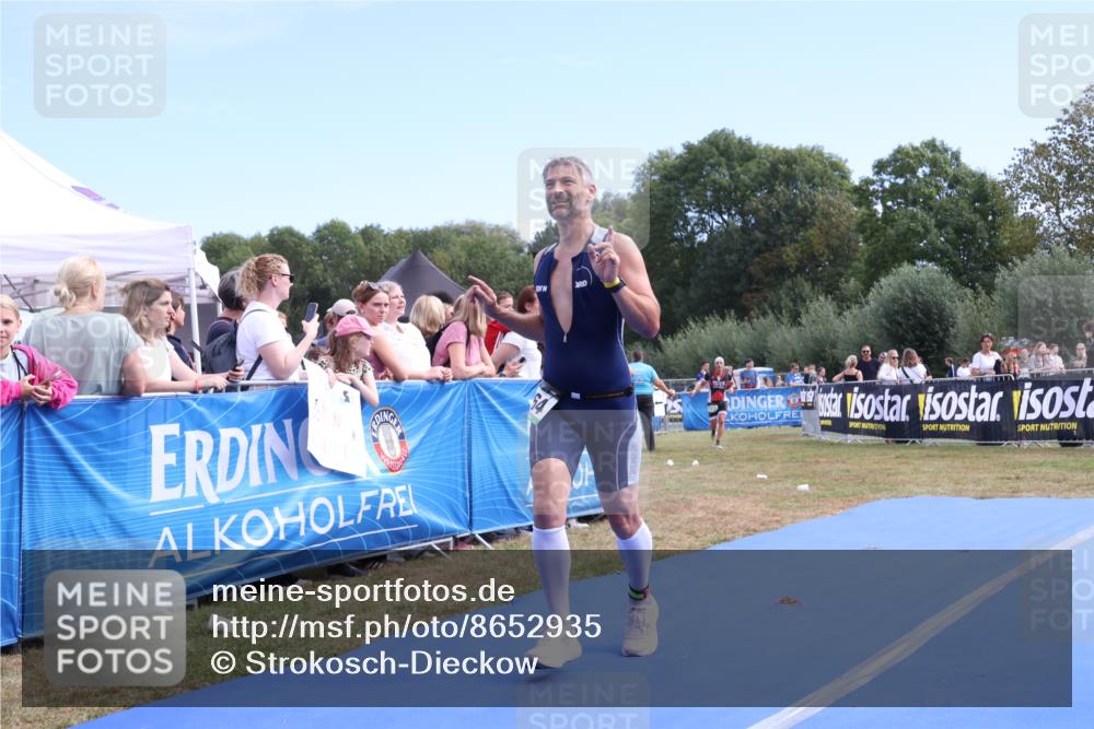 31.08.2025 - Elbe Triathlon Hamburg Strokosch-Dieckow http://msf.ph/oto/8652935 31.08.2025 11:17:59 Ziel 664, 723 meine-sportfotos.de