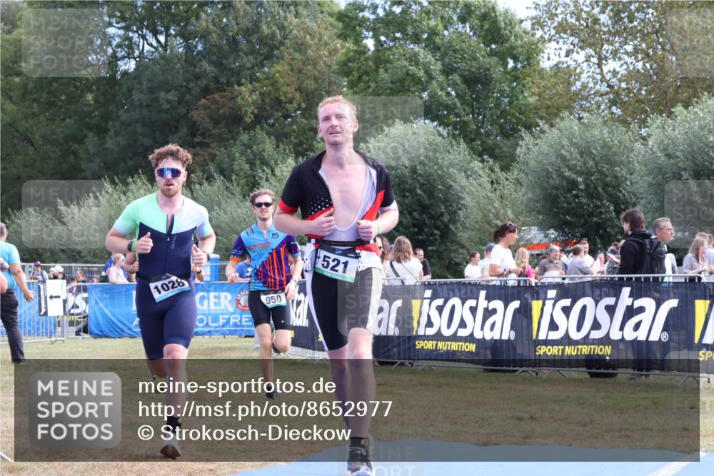 31.08.2025 - Elbe Triathlon Hamburg Strokosch-Dieckow http://msf.ph/oto/8652977 31.08.2025 11:18:24 Ziel 521, 678, 950, 1028, 1030, 1031, 1035 meine-sportfotos.de