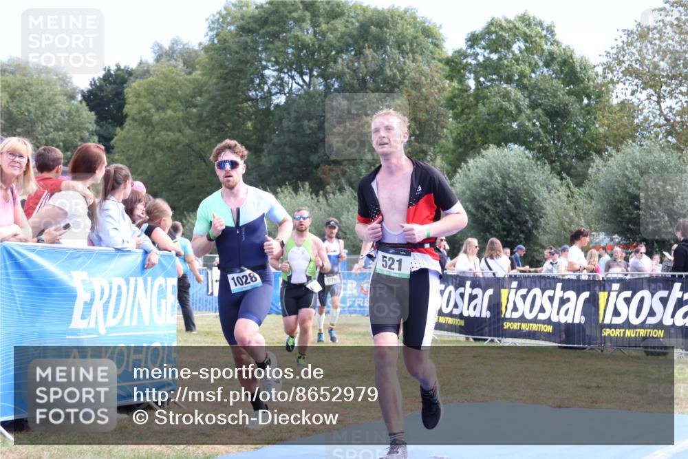 31.08.2025 - Elbe Triathlon Hamburg Strokosch-Dieckow http://msf.ph/oto/8652979 31.08.2025 11:18:25 Ziel 521, 678, 950, 1028, 1030, 1031, 1035 meine-sportfotos.de