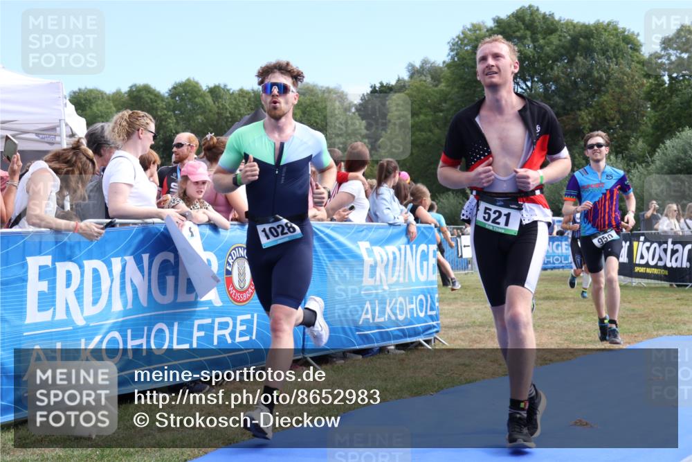 31.08.2025 - Elbe Triathlon Hamburg Strokosch-Dieckow http://msf.ph/oto/8652983 31.08.2025 11:18:26 Ziel 521, 678, 950, 1028, 1030, 1031, 1035 meine-sportfotos.de