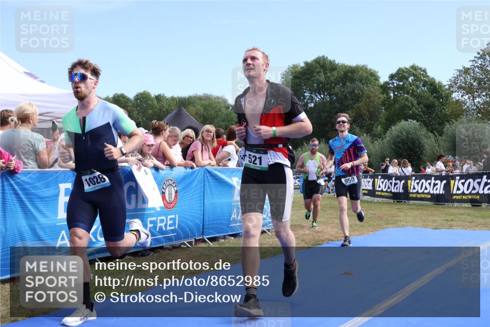31.08.2025 - Elbe Triathlon Hamburg Strokosch-Dieckow http://msf.ph/oto/8652985 31.08.2025 11:18:26 Ziel 521, 678, 950, 1028, 1030, 1031, 1035 meine-sportfotos.de