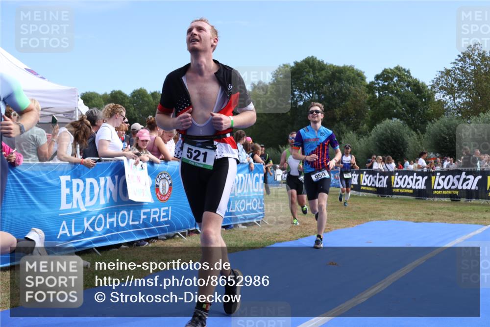 31.08.2025 - Elbe Triathlon Hamburg Strokosch-Dieckow http://msf.ph/oto/8652986 31.08.2025 11:18:26 Ziel 521, 678, 950, 1028, 1030, 1031, 1035 meine-sportfotos.de