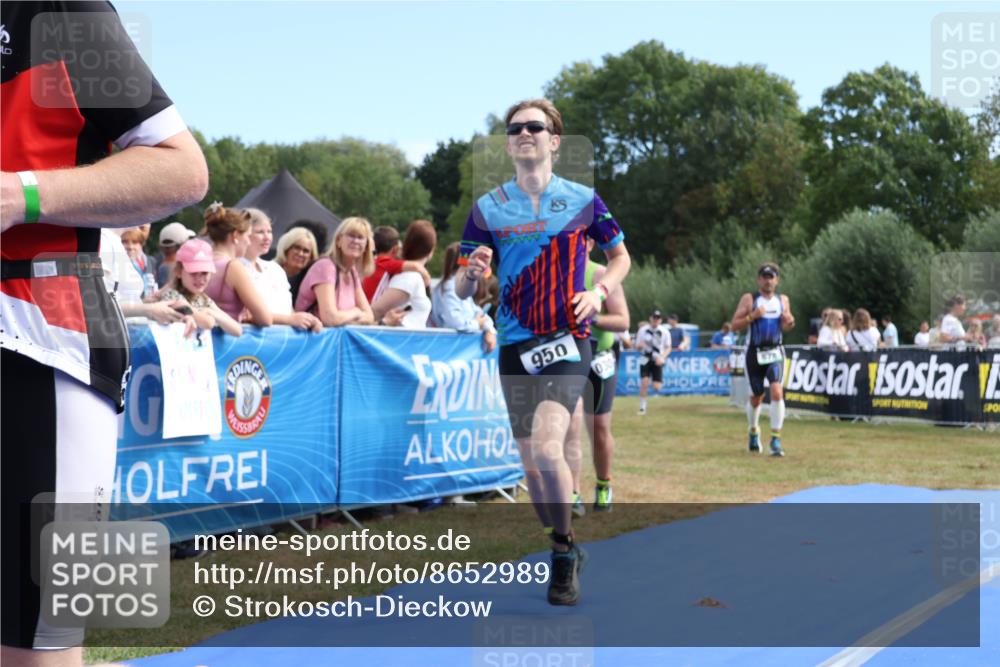 31.08.2025 - Elbe Triathlon Hamburg Strokosch-Dieckow http://msf.ph/oto/8652989 31.08.2025 11:18:27 Ziel 521, 678, 950, 1028, 1030, 1031, 1035 meine-sportfotos.de