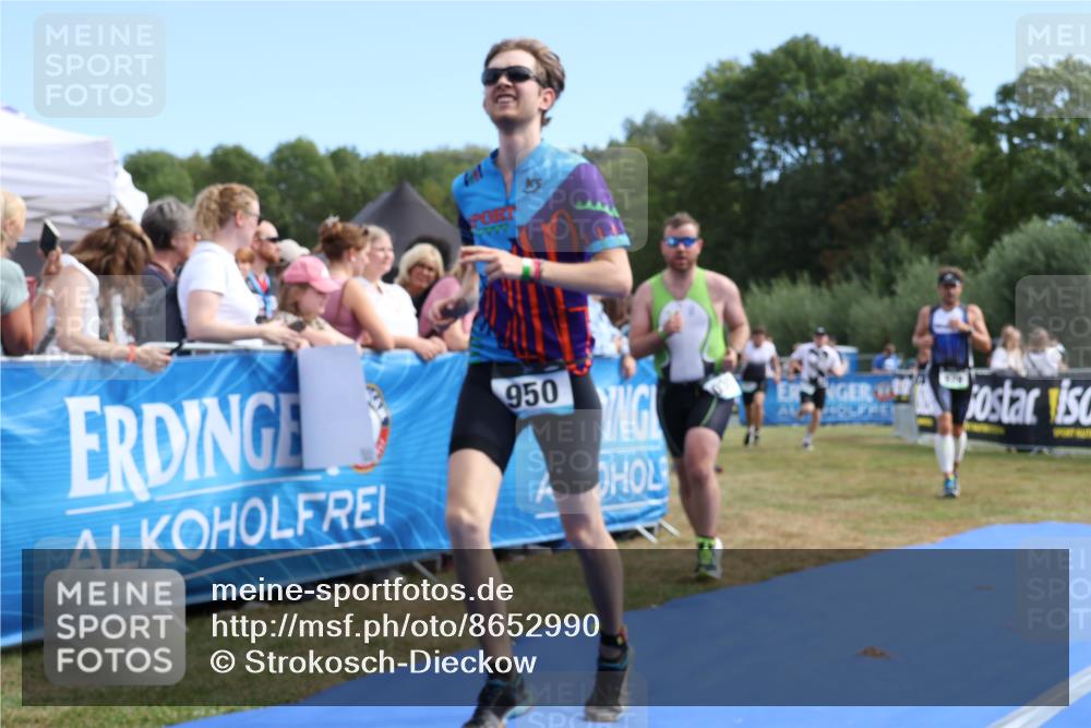 31.08.2025 - Elbe Triathlon Hamburg Strokosch-Dieckow http://msf.ph/oto/8652990 31.08.2025 11:18:27 Ziel 521, 678, 950, 1028, 1030, 1031, 1035 meine-sportfotos.de
