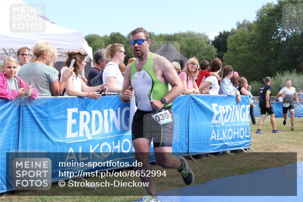 31.08.2025 - Elbe Triathlon Hamburg Strokosch-Dieckow http://msf.ph/oto/8652994 31.08.2025 11:18:28 Ziel 521, 678, 950, 1028, 1030, 1031, 1035 meine-sportfotos.de