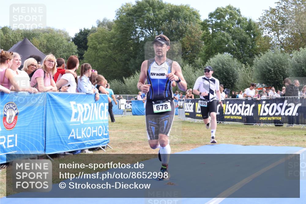 31.08.2025 - Elbe Triathlon Hamburg Strokosch-Dieckow http://msf.ph/oto/8652998 31.08.2025 11:18:30 Ziel 521, 678, 950, 1028, 1030, 1031, 1035 meine-sportfotos.de
